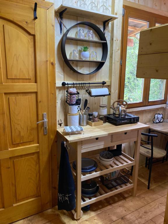 Kuhinja oz. manjša kuhinja v nastanitvi Tiny Resort Chotěvice 1