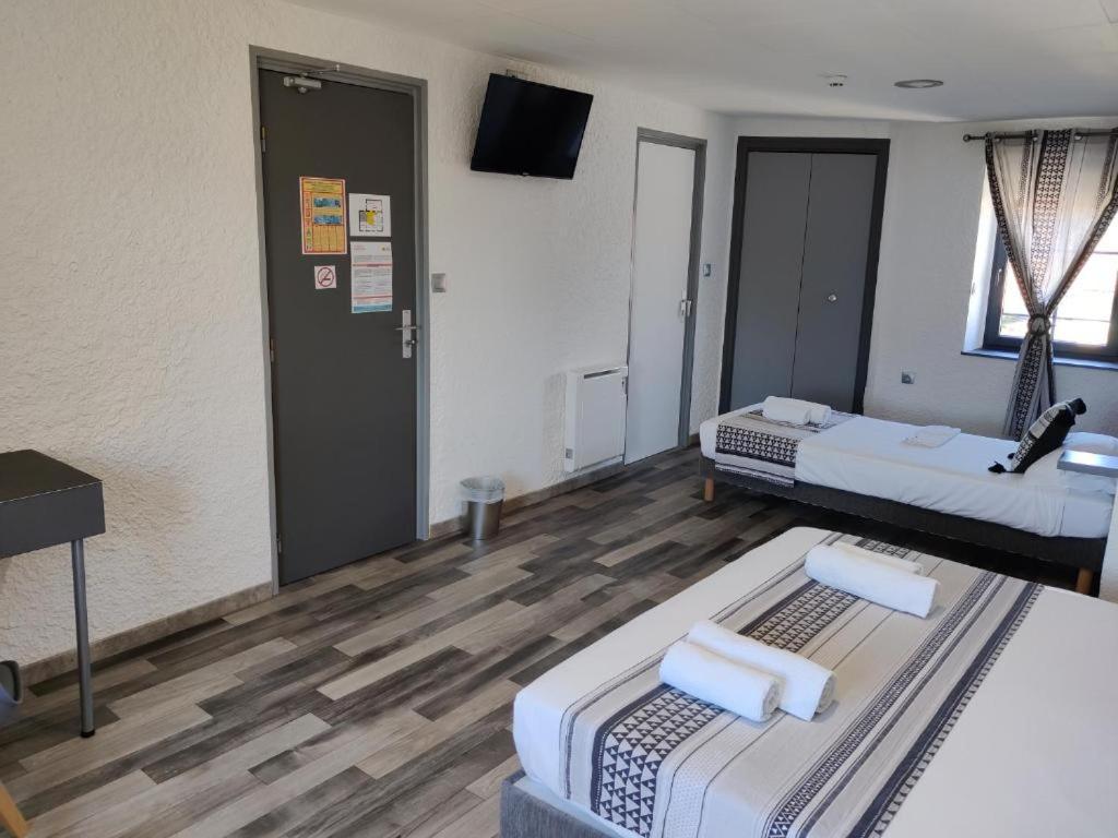 Hotel Les Voyageurs - Vogüé - Triple Room