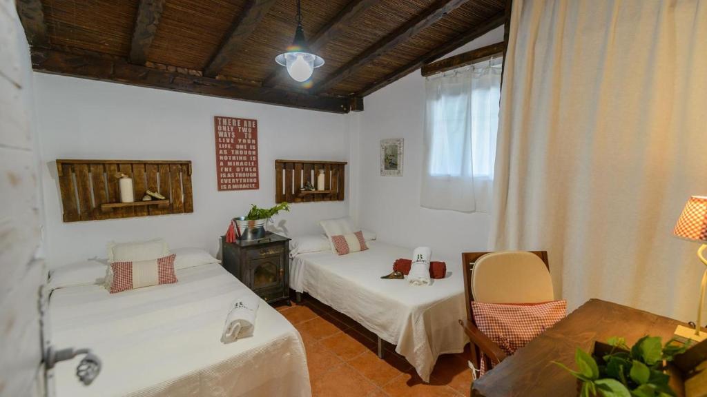 Postel nebo postele na pokoji v ubytování Entreolivos Casa y Cabaña Cijuela by Ruralidays