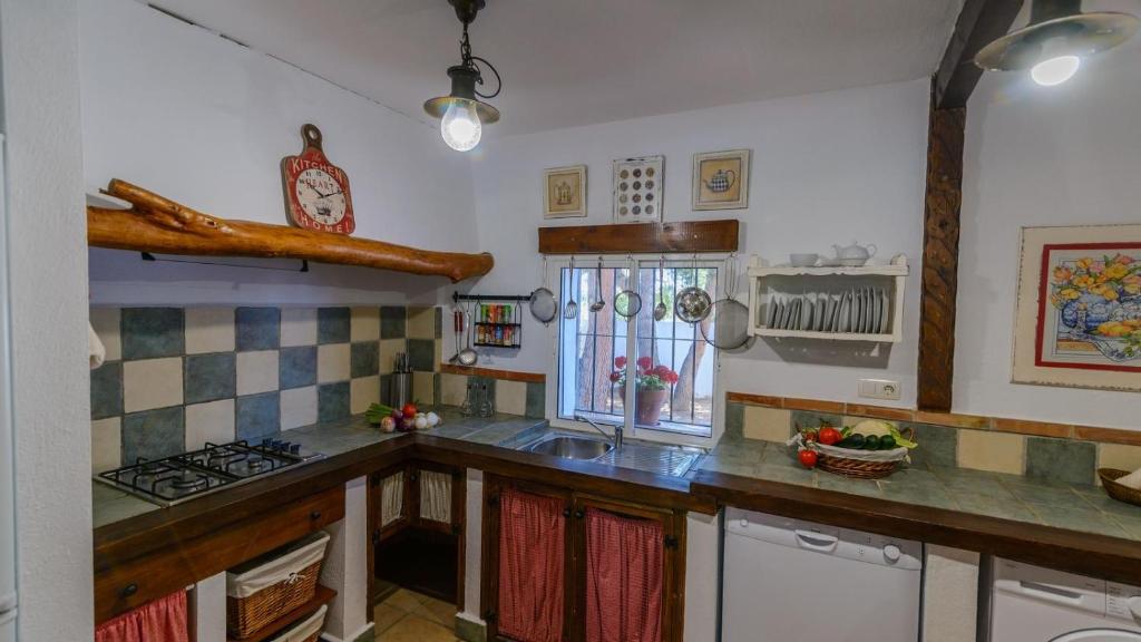 Kuchyň nebo kuchyňský kout v ubytování Entreolivos Casa y Cabaña Cijuela by Ruralidays