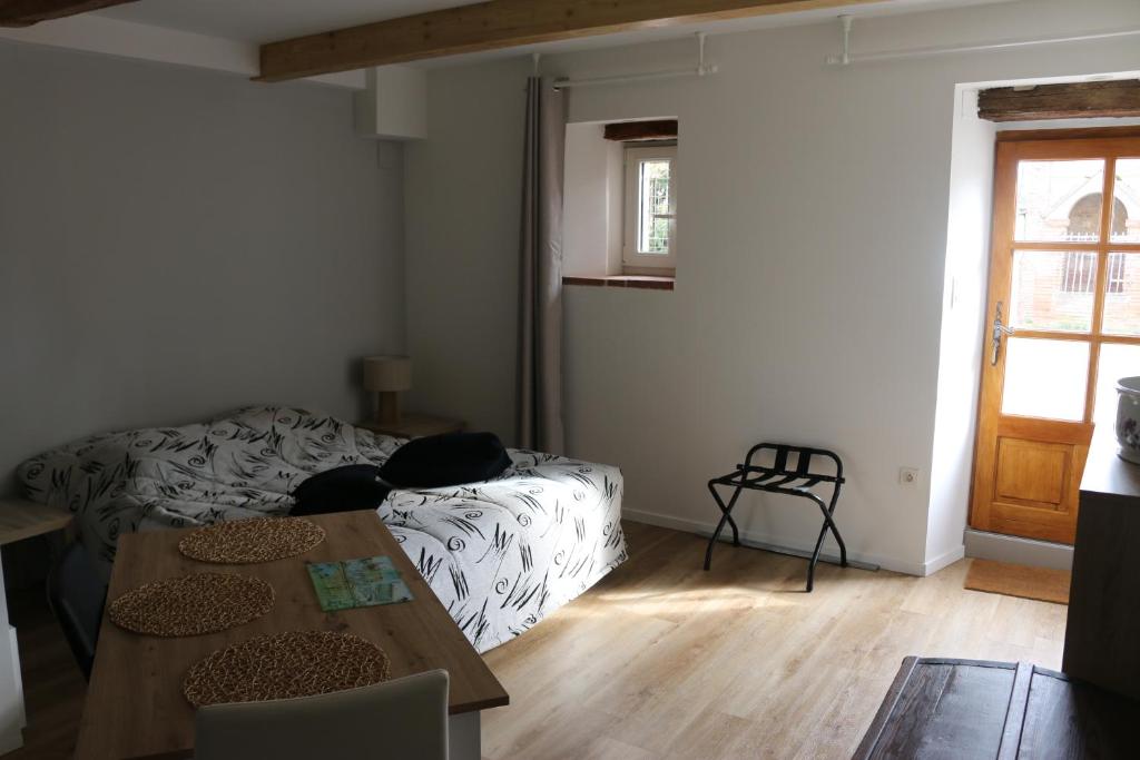 Postel nebo postele na pokoji v ubytování L'Autan sage