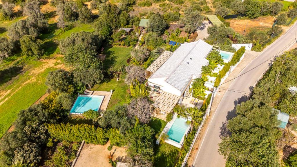 an aerial view of a house with a swimming pool at Laranjal Farm House in Moncarapacho