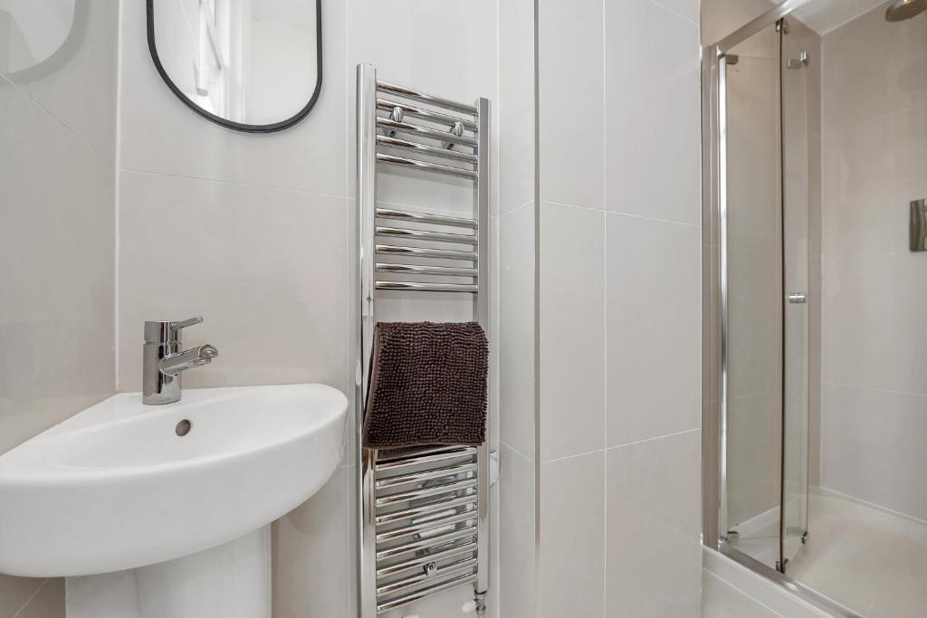 Bilik mandi di 7D Albert St - sleeps 4 guests with parking on request