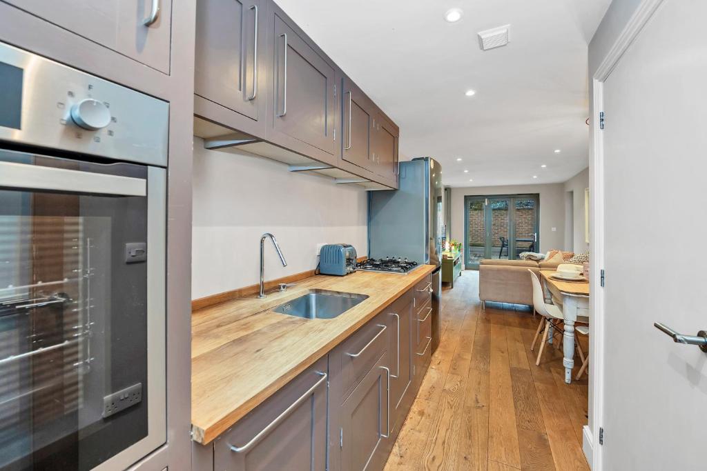 Dapur atau dapur kecil di 7D Albert St - sleeps 4 guests with parking on request