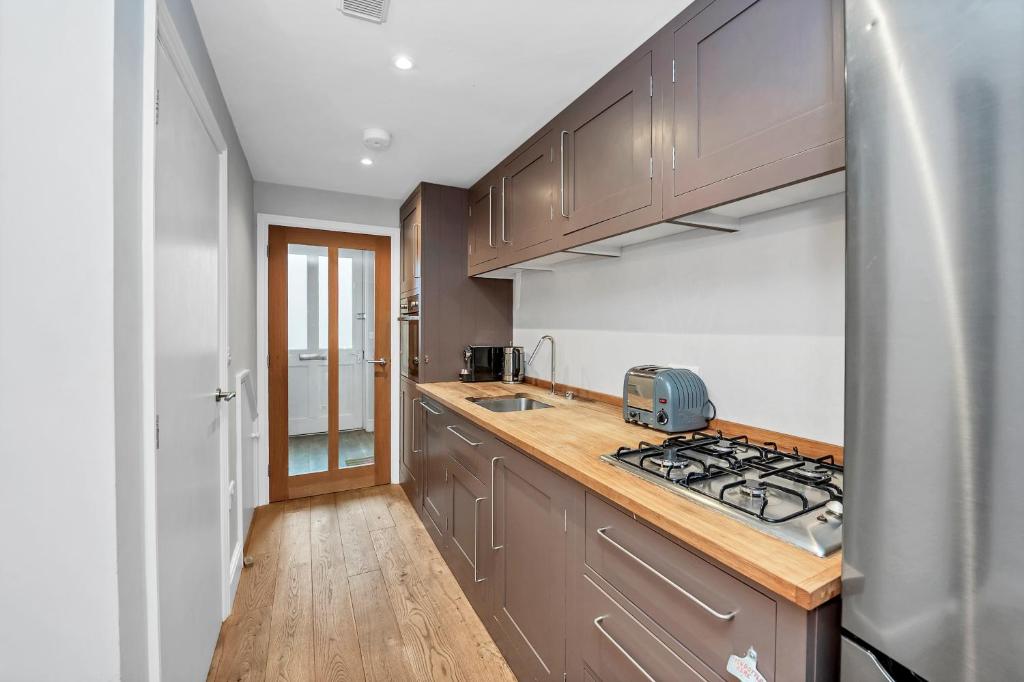 Dapur atau dapur kecil di 7D Albert St - sleeps 4 guests with parking on request