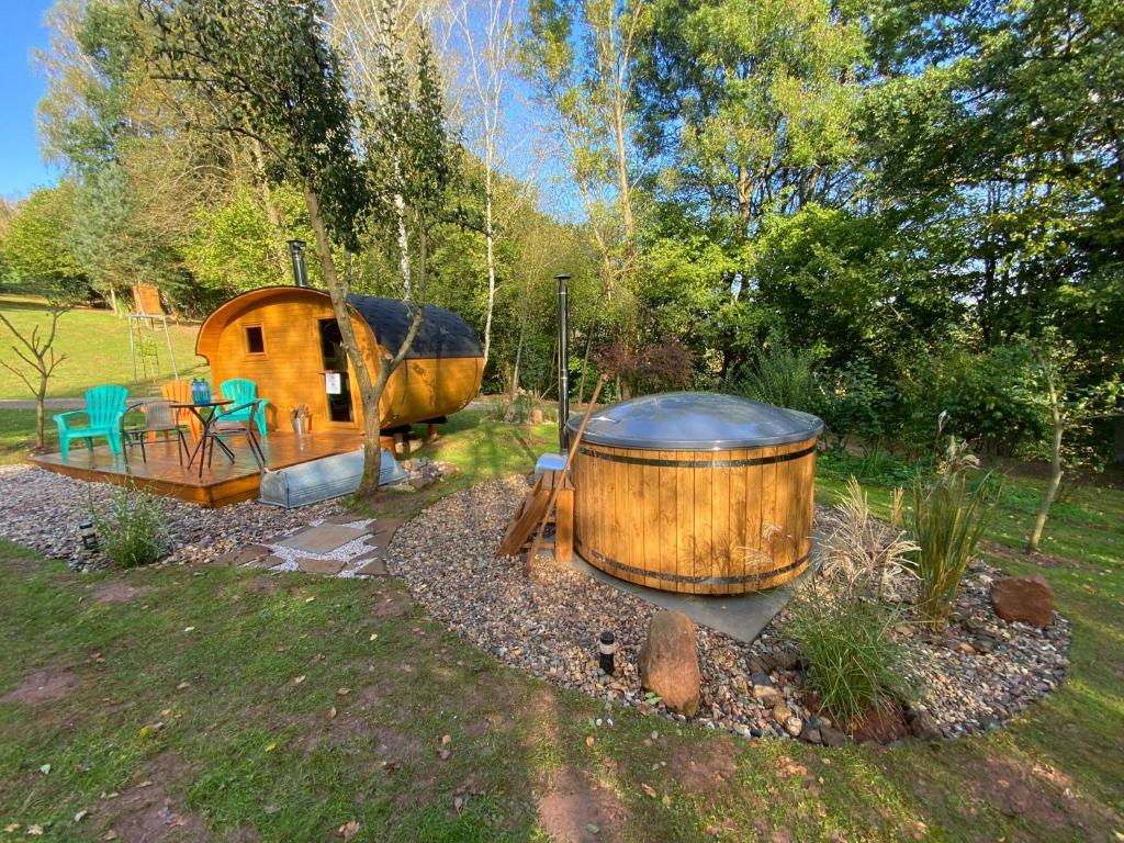 Kebun di luar Tiny Resort Chotěvice 2