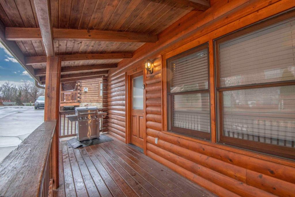 Balkón nebo terasa v ubytování Moonlight Lodge Family Cabin