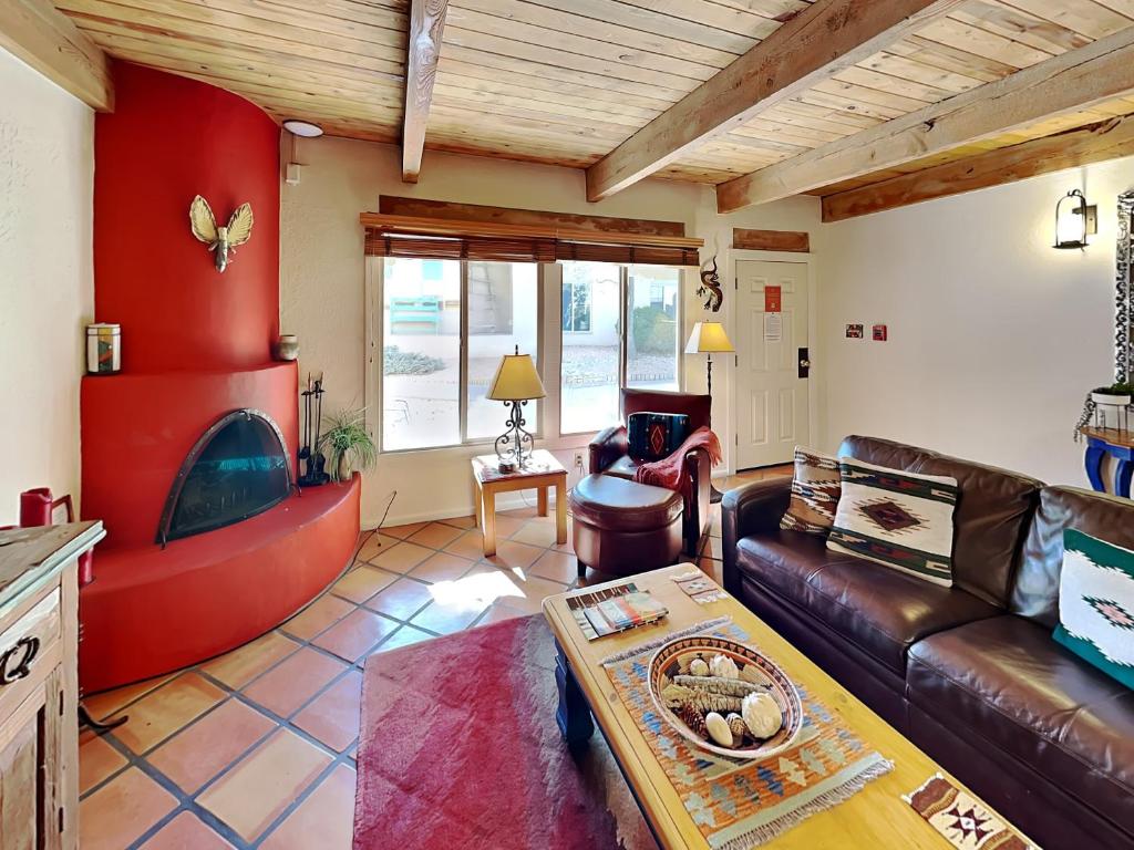 Гостиная зона в Artist Road #7