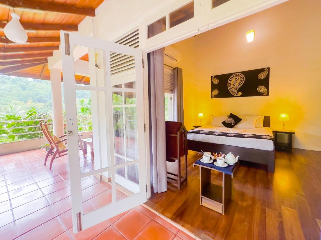 Postel nebo postele na pokoji v ubytování Deer Hill Rest Kandy