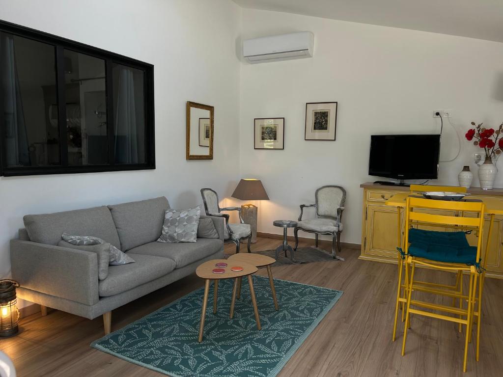 Photo de la galerie de l'établissement Petite maison provençale, à Régusse