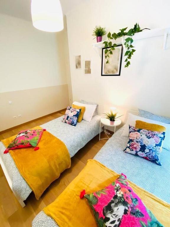 Bright and airy 3 Bedroom with terrace&parking - Resim 6