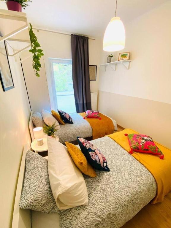 Bright and airy 3 Bedroom with terrace&parking - Resim 9