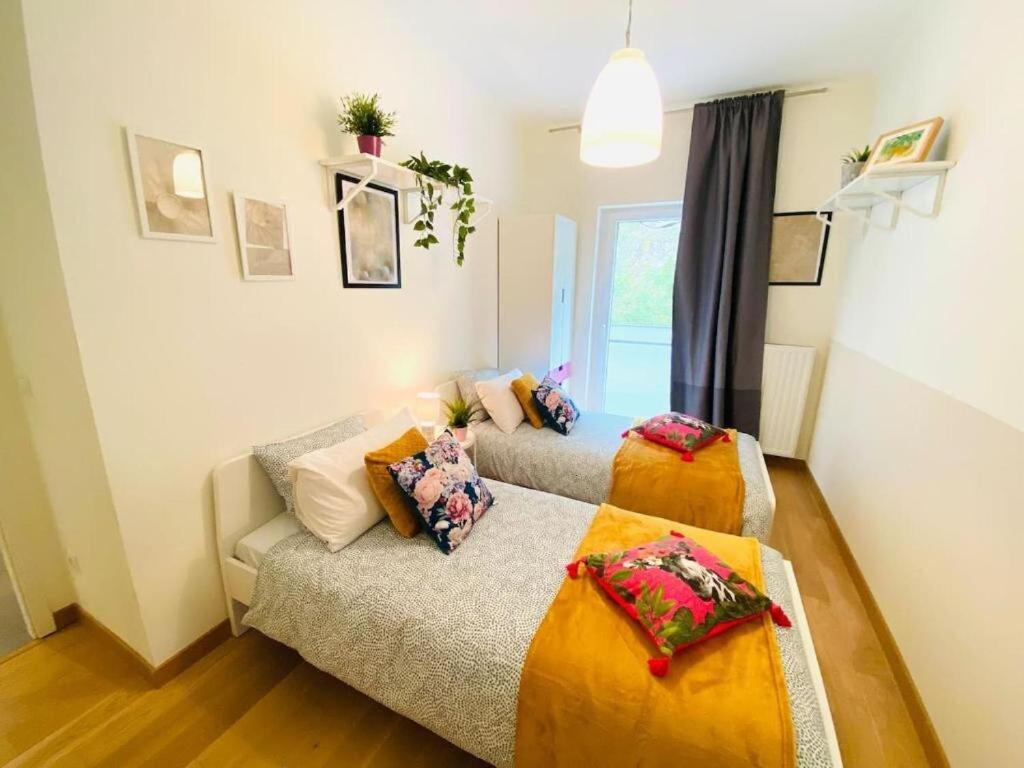 Bright and airy 3 Bedroom with terrace&parking - Resim 11