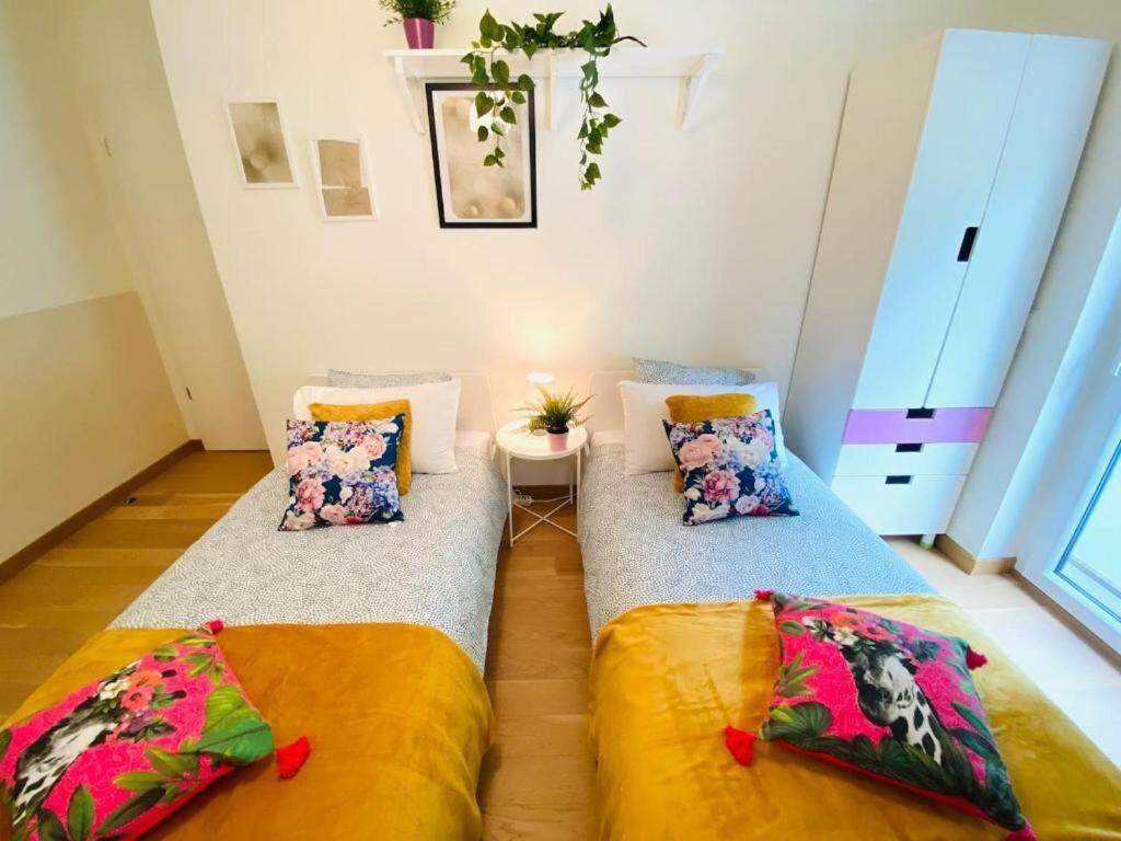 Bright and airy 3 Bedroom with terrace&parking - Resim 15