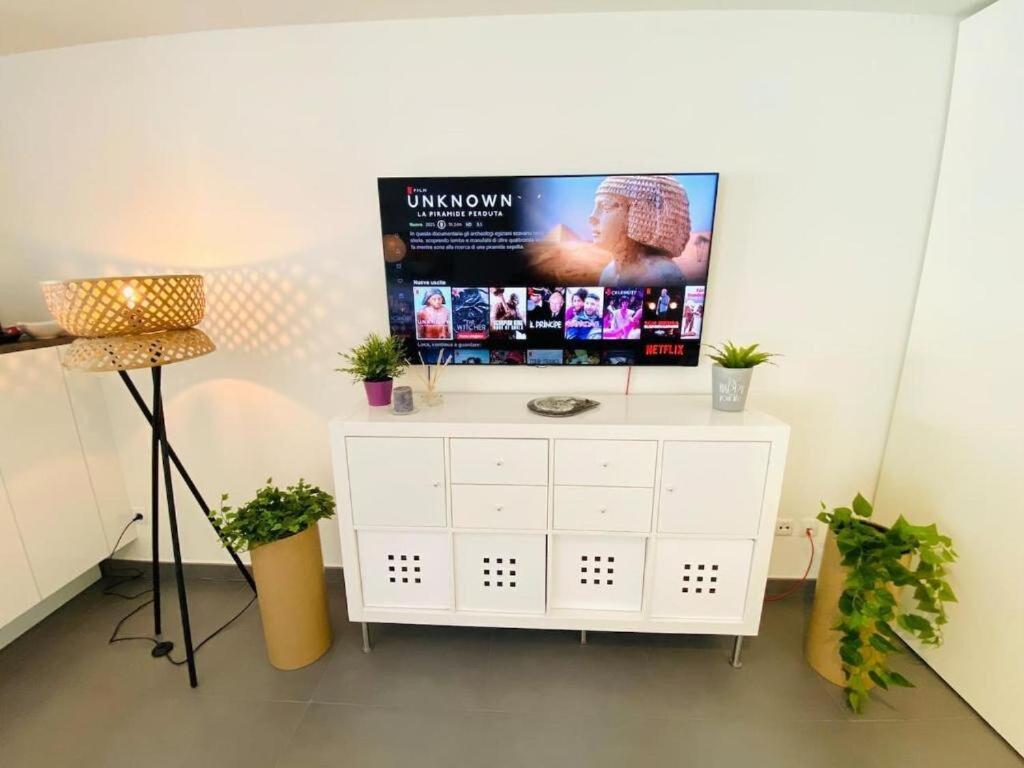 Bright and airy 3 Bedroom with terrace&parking - Resim 16