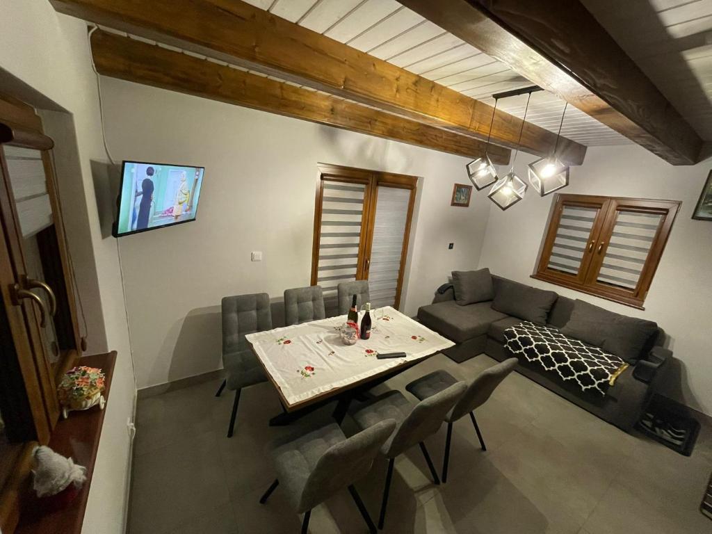 Biały Domek Świerczek - Jacuzzi, Balia Ruska SPA, Rowery, Altana i Grill w Słopnice - Holiday Home