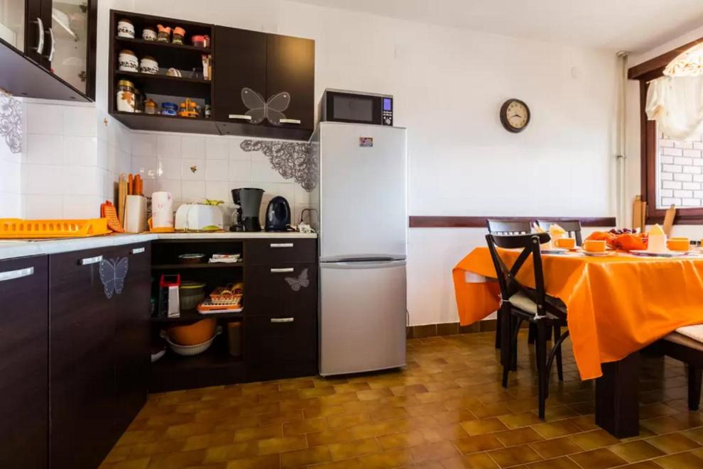 Kuchyňa alebo kuchynka v ubytovaní Apartment Maraska