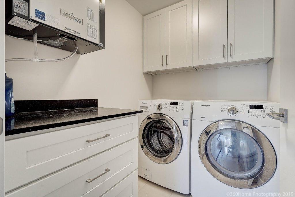 Kuchyň nebo kuchyňský kout v ubytování F Homestay-Vancouver ca