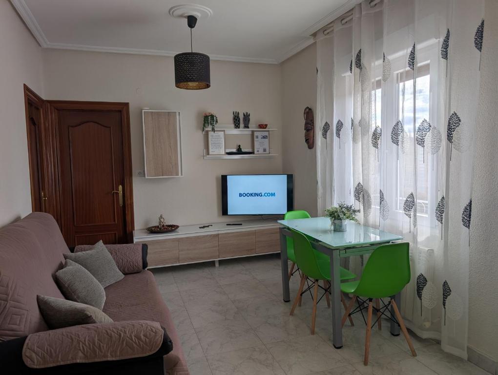 TV a/nebo společenská místnost v ubytování Gasteiz Etxea Il