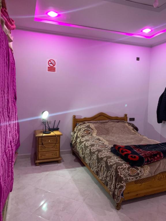 Postel nebo postele na pokoji v ubytování غرفة الاسطورة