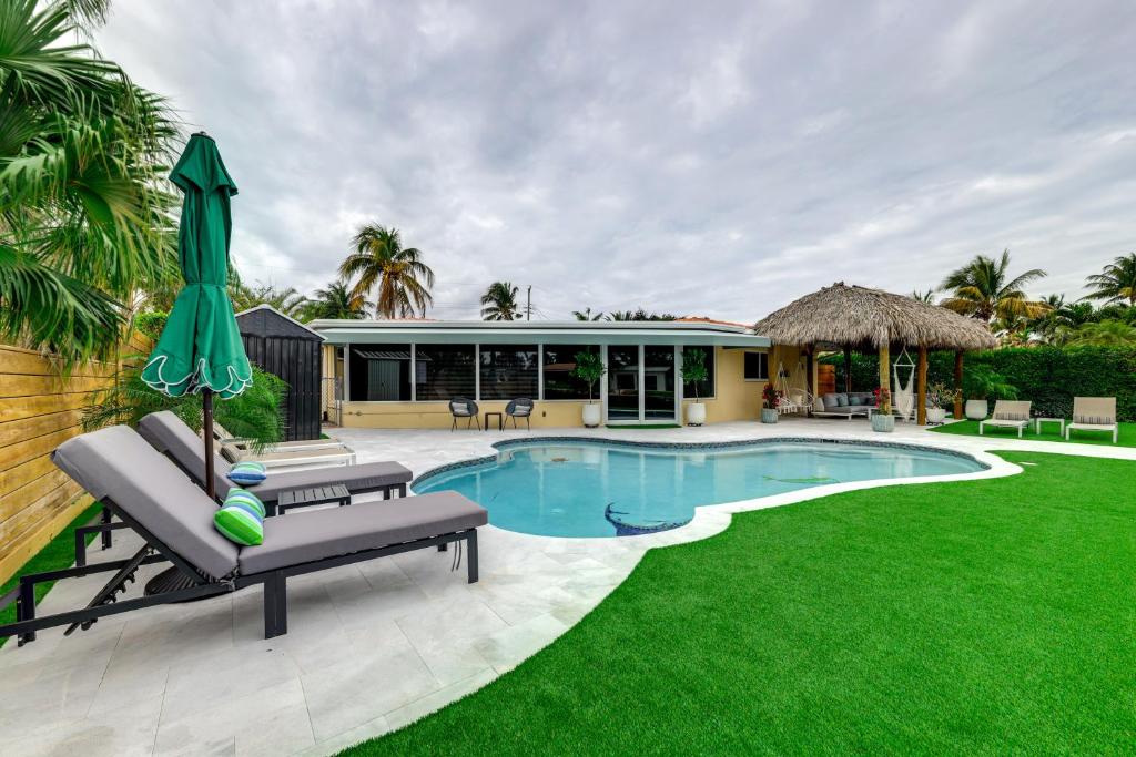 Πισίνα στο ή κοντά στο 1 Mi to Pompano Beach Vacation Rental with Pool!
