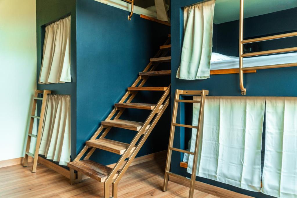 Ein Etagenbett oder Etagenbetten in einem Zimmer der Unterkunft Bambuda Castle
