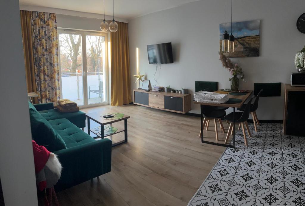 Televízia a/alebo spoločenská miestnosť v ubytovaní Apartament Tomek