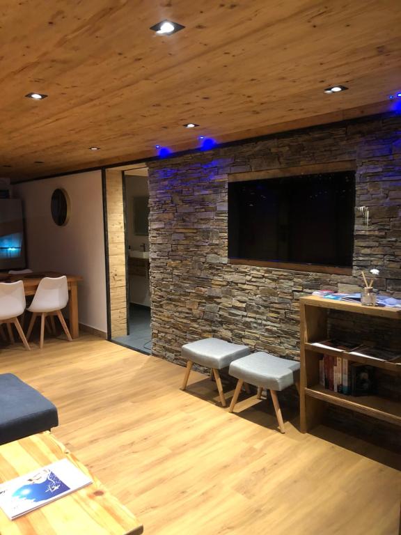 TV a/nebo společenská místnost v ubytování Appartement 6 personnes