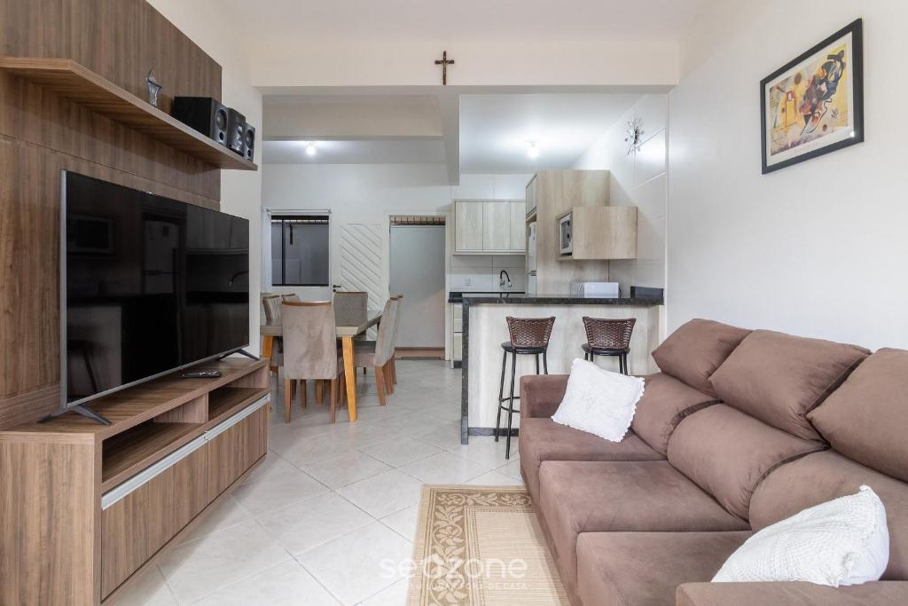 Nhà bếp/bếp nhỏ tại Sobrado 3Q c/ Churrasq. 700m da Praia RPP0678