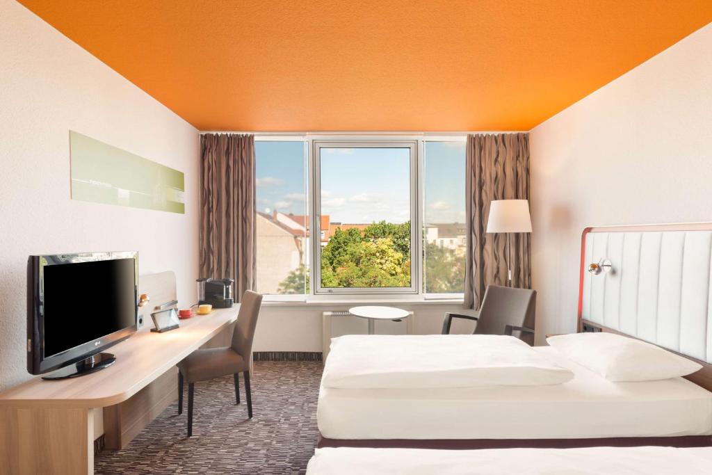 TV a/nebo společenská místnost v ubytování Best Western Plus Hotel Dresden City