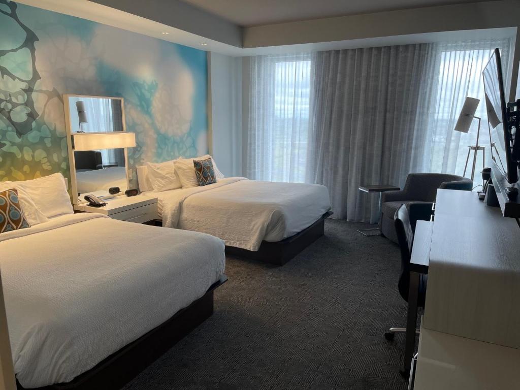 Postel nebo postele na pokoji v ubytování Courtyard by Marriott Montreal Brossard