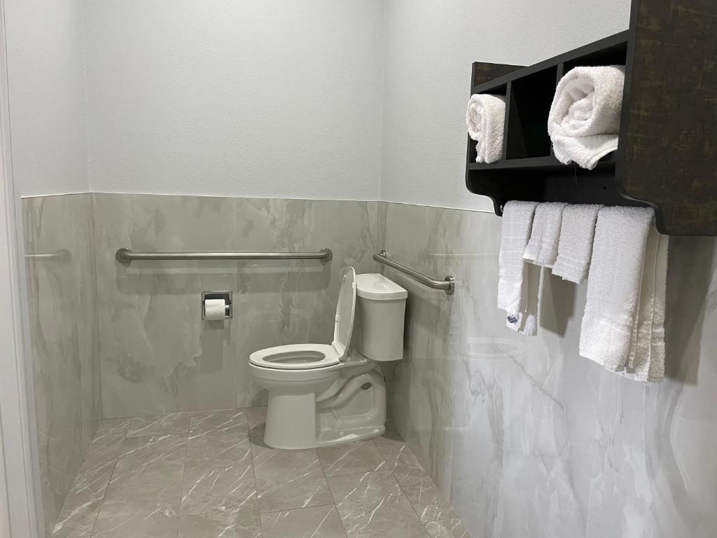 LiV Inn & Suites Houston photo