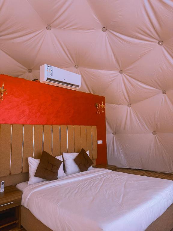 Postel nebo postele na pokoji v ubytování Nada luxury camp