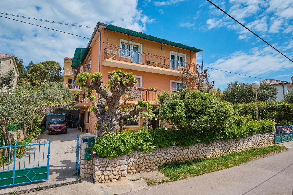 Budova, v ktorej sa apartmán nachádza