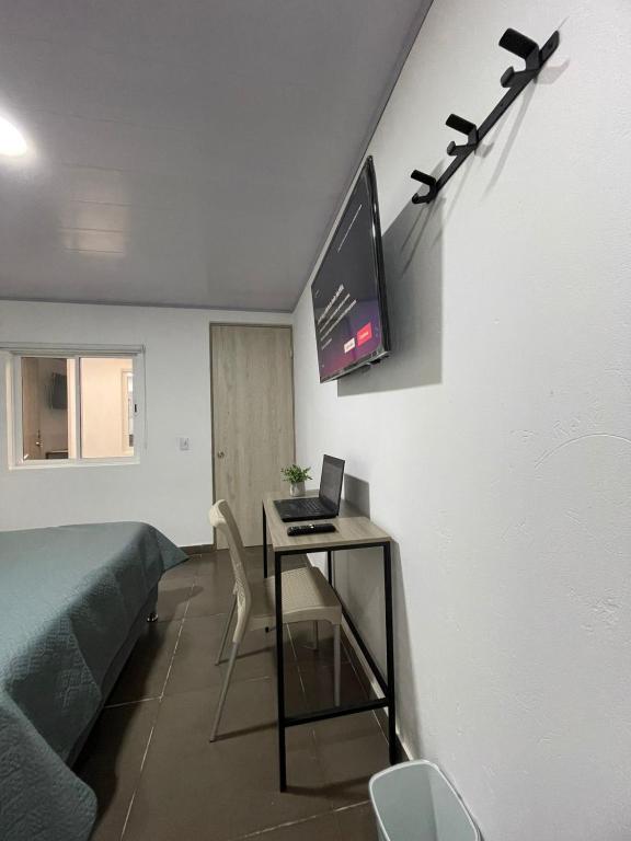 TV a/nebo společenská místnost v ubytování BogoRooms Av Suba 116