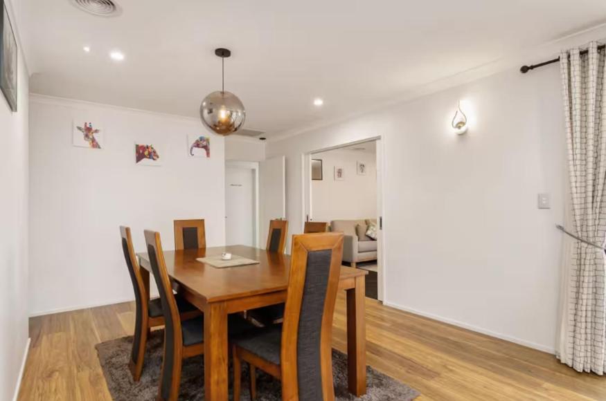 Family-Friendly Home in Wigram with Style & Space - Resim 16
