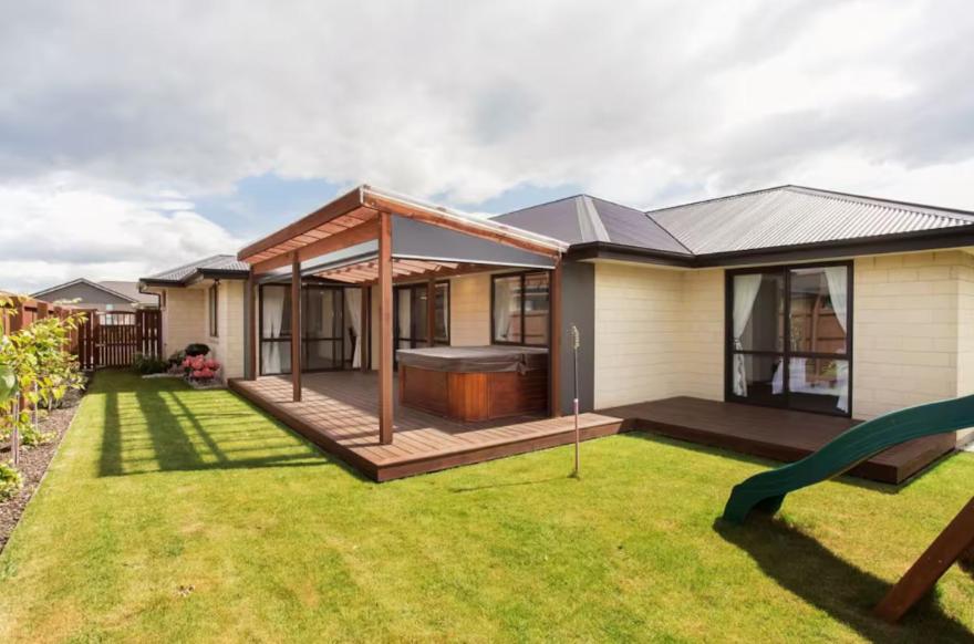 Family-Friendly Home in Wigram with Style & Space - Resim 6