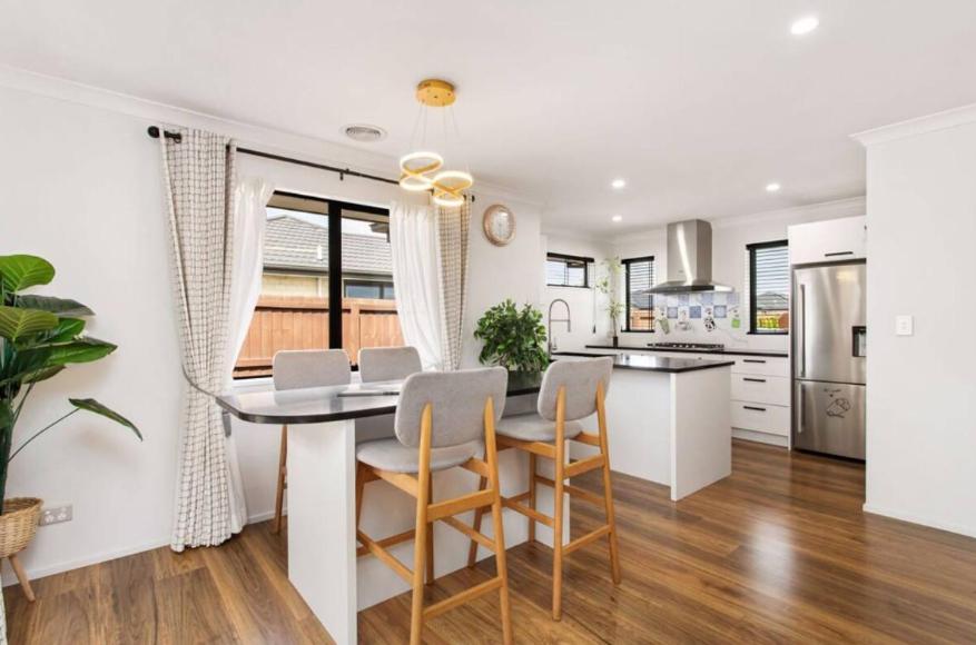 Family-Friendly Home in Wigram with Style & Space - Resim 25