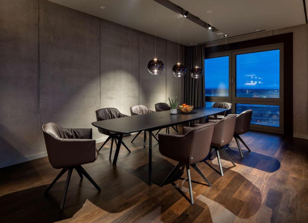 Uma área de estar em b'mine Hotel Frankfurt Airport