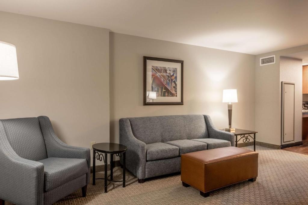 Drury Plaza Hotel Broadview Wichita photo