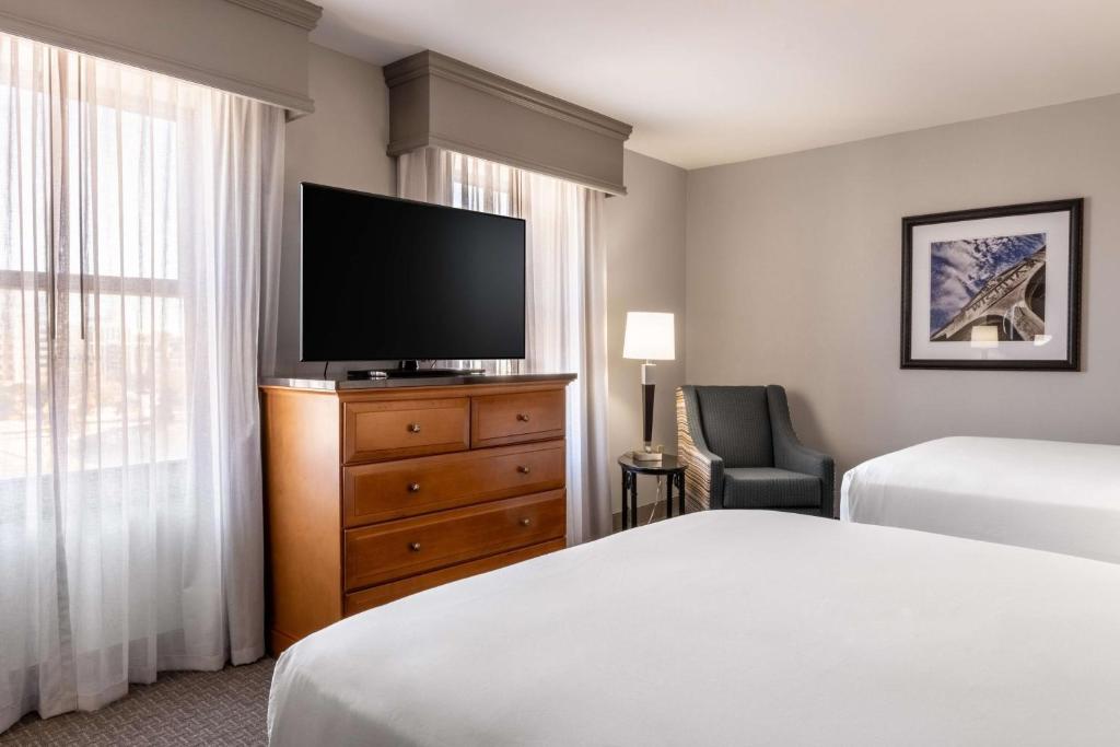 Drury Plaza Hotel Broadview Wichita - Chambre Queen De Luxe Avec Deux Lits Queen