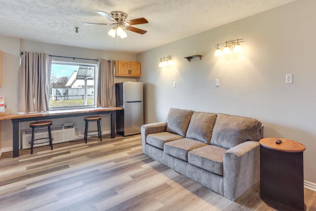 Ảnh trong thư viện ảnh của Golf, Shop, Tour and More Oakland City Apartment ở Oakland City