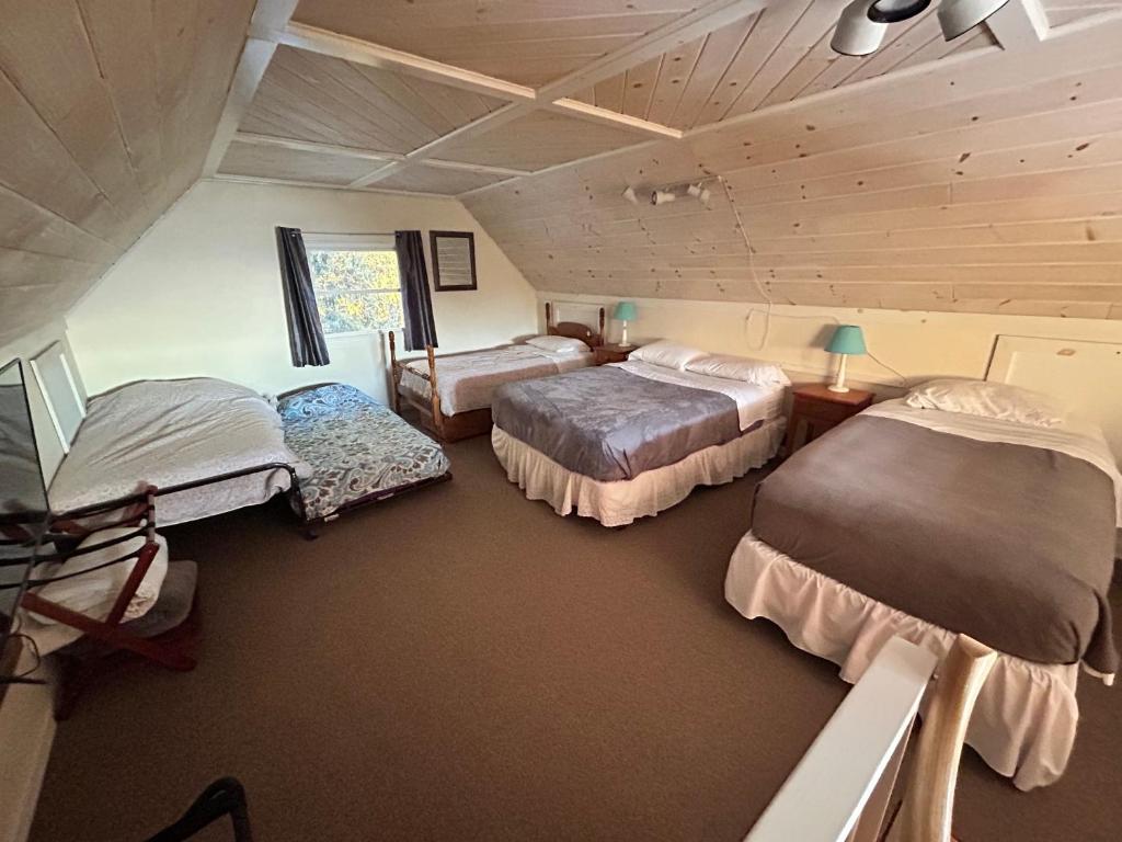 Postel nebo postele na pokoji v ubytování Cedar camp