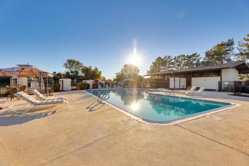 Πισίνα στο ή κοντά στο Golf, Hike, Swim Your Perfect Desert Oasis Escape