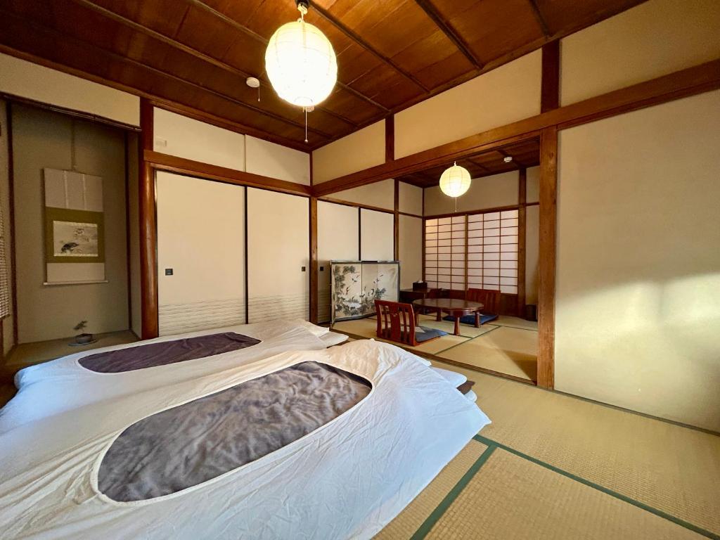 Postel nebo postele na pokoji v ubytování Japanese Traditional Inn Kamakura Rakuan