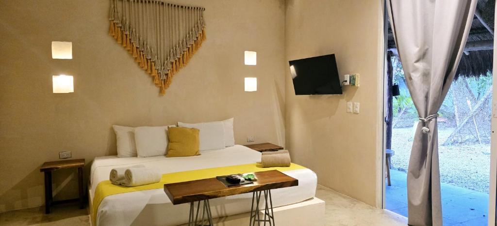 TV a/nebo společenská místnost v ubytování Hotel Kin Tulum Jungle Deluxe