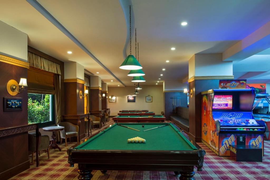 Biliár nebo kulečník v ubytování Delphin Palace Hotel