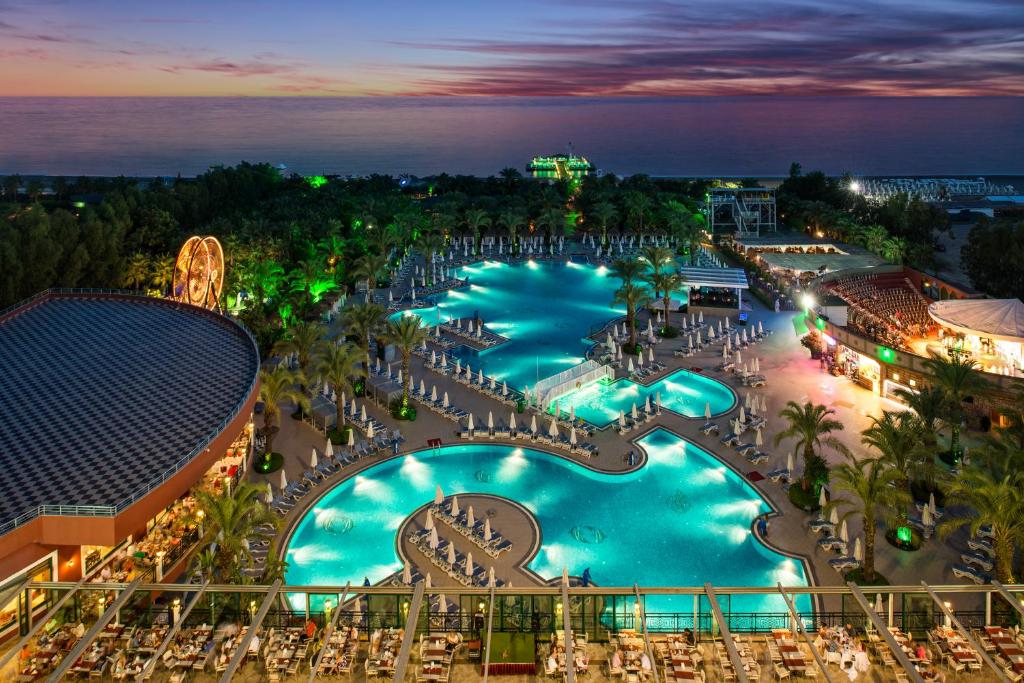 Bazén v ubytování Delphin Palace Hotel nebo v jeho okolí