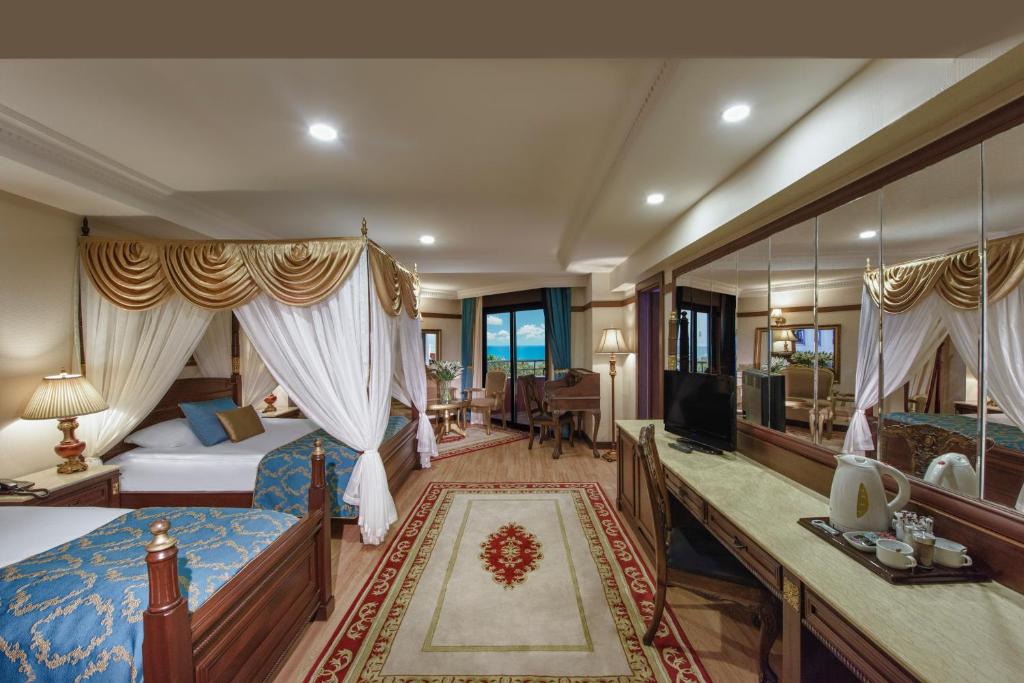 Postel nebo postele na pokoji v ubytování Delphin Palace Hotel