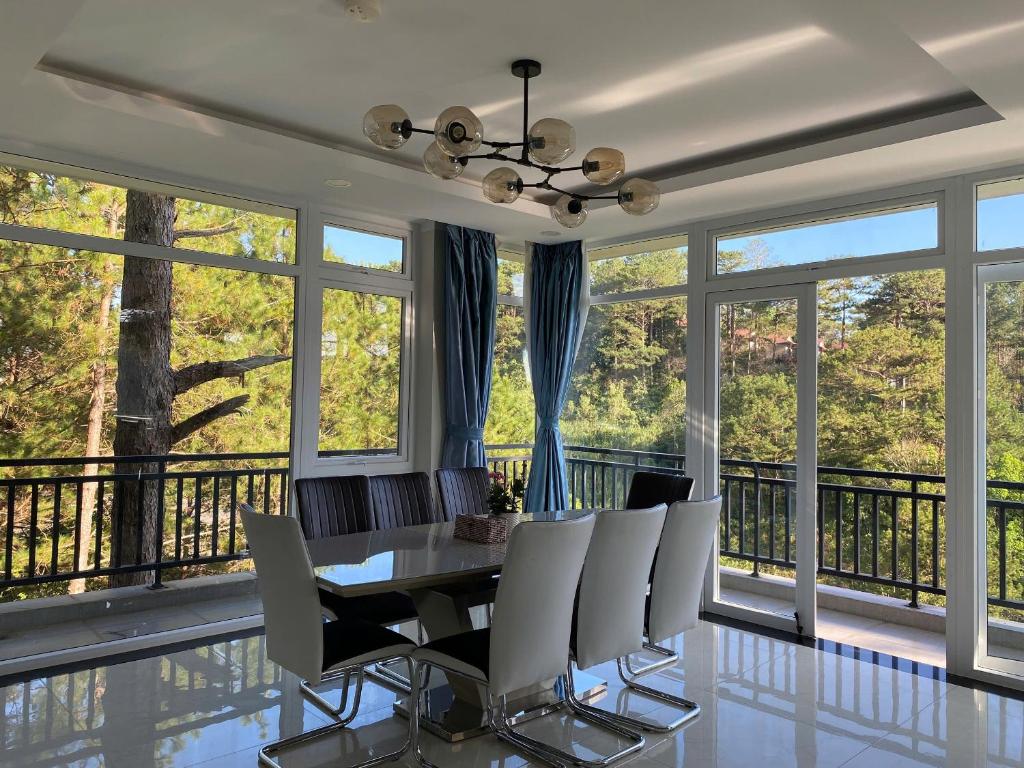 Ein Balkon oder eine Terrasse in der Unterkunft Lan Anh Villas Resort